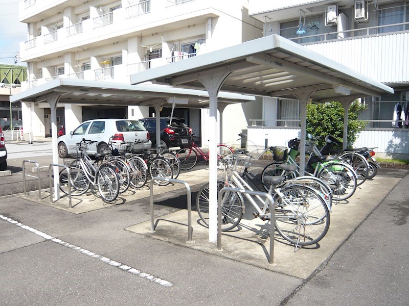 ルミエール358 駐輪場