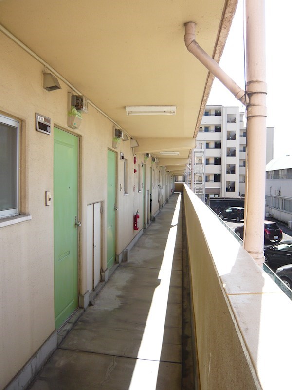 学園ハイツ 共用廊下