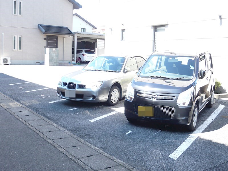 GOLD CREST 駐車場