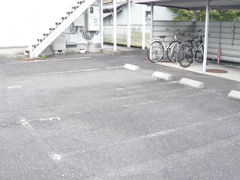 アーバン折立 駐車場