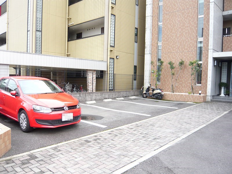 NEXUS 駐車場