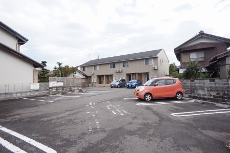 ノーブルネサンス 駐車場