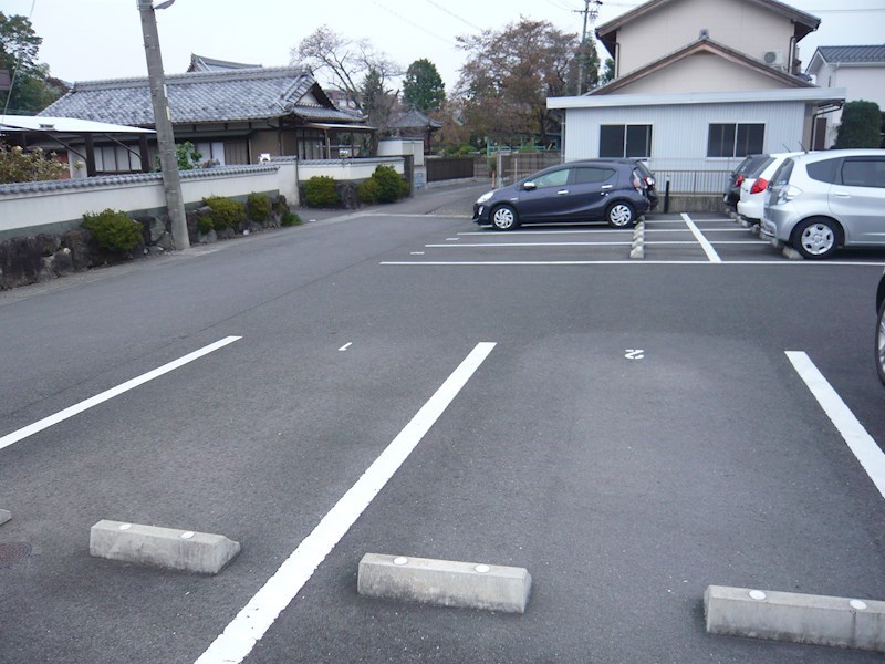 ラ・クルール 駐車場