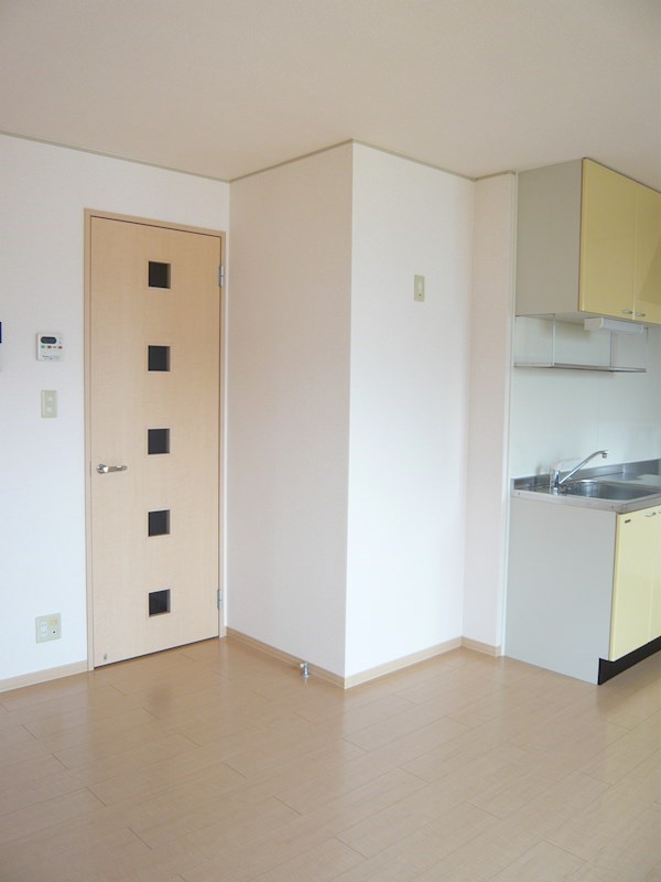 セジュールきよし 窓側からみたリビング※写真はA101