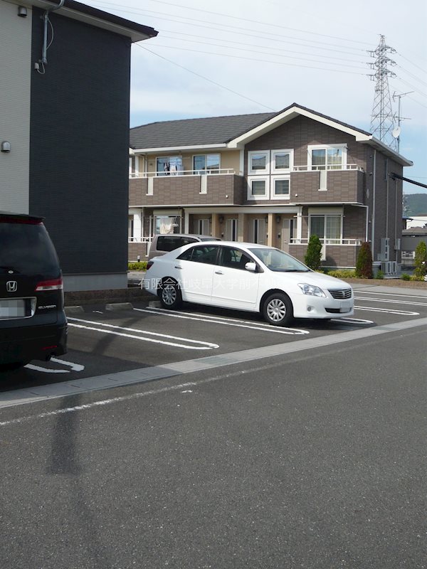 メゾンアンジュ 駐車場