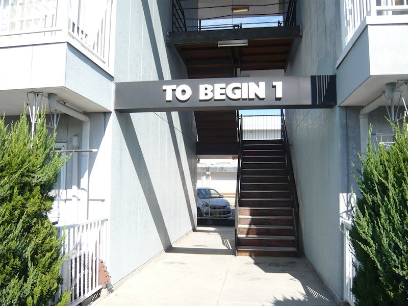 TO BEGIN エントランス