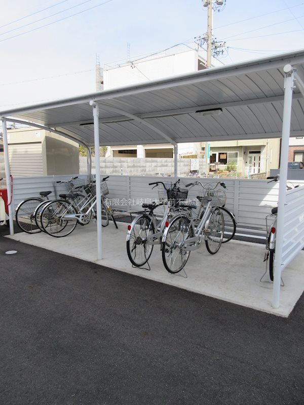 エクスクルーシブ 駐輪場