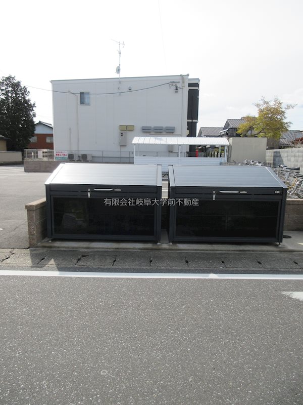 エクスクルーシブ 敷地内ごみ出し場