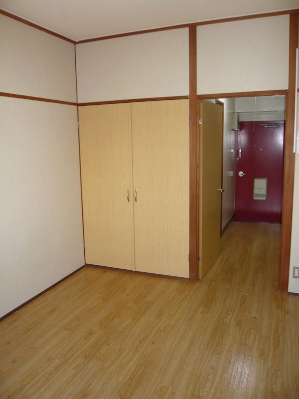 コーポ諏訪 窓側からみた居室