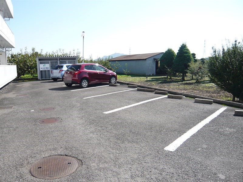 コーポ諏訪 駐車場