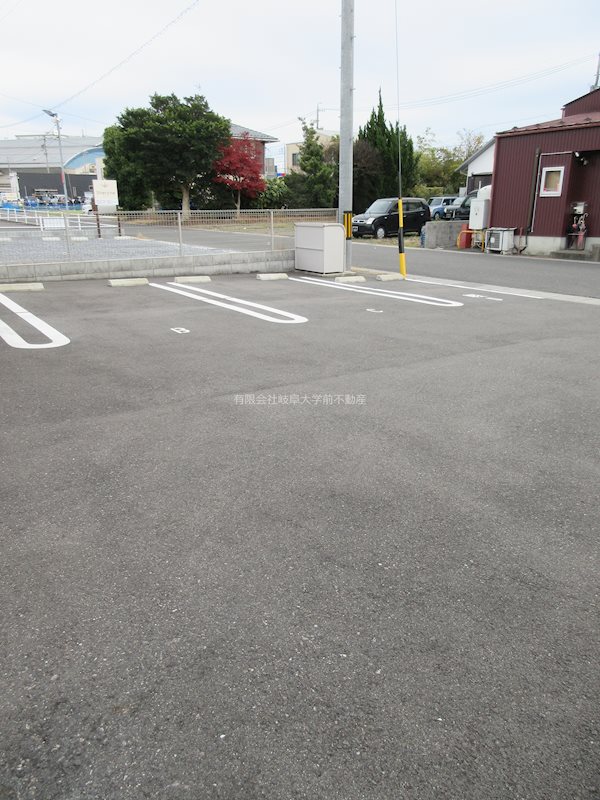 エスポワールH・S・Y・A 駐車場