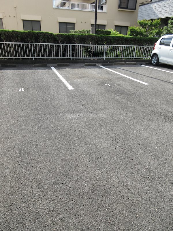 アークビラK 駐車場