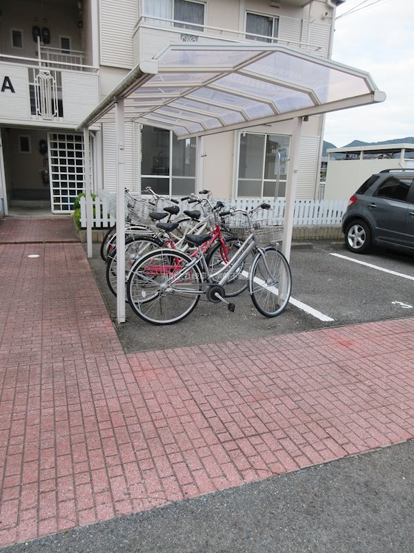 アークビラK 駐輪場