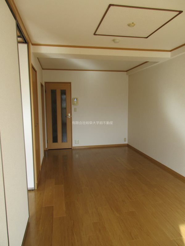 プラウ正木 窓側から見た居室※写真は103