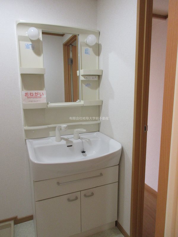 プラウ正木 シャワー付洗面台※写真は103