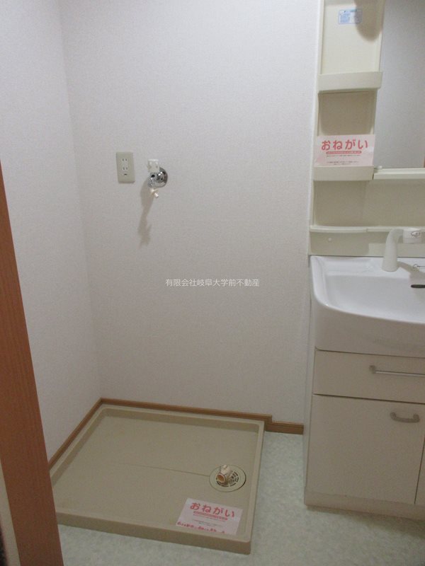 プラウ正木 洗濯機置場※写真は103