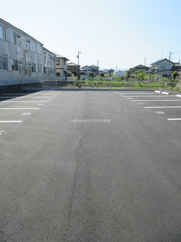 placido B棟 駐車場