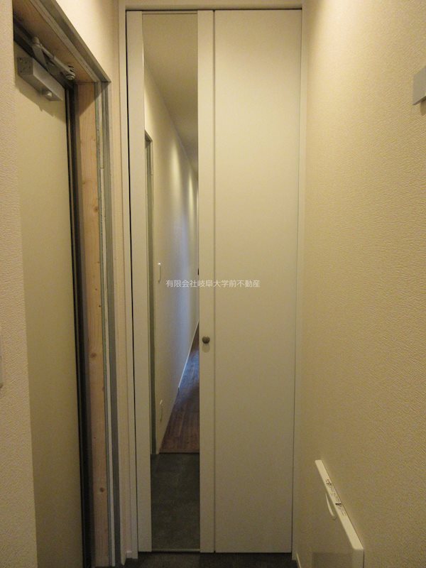 placido B棟 シューズボックス※写真は105