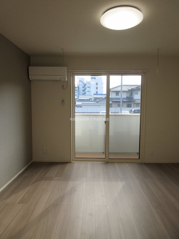 D-room South・North　D-room　South 居室※写真は103