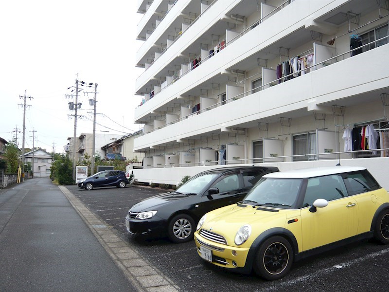 メゾンオット 駐車場