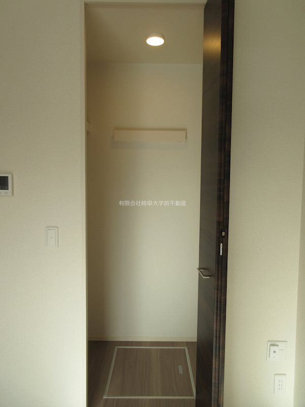 D-room South・North　D-room　North 収納※写真は102