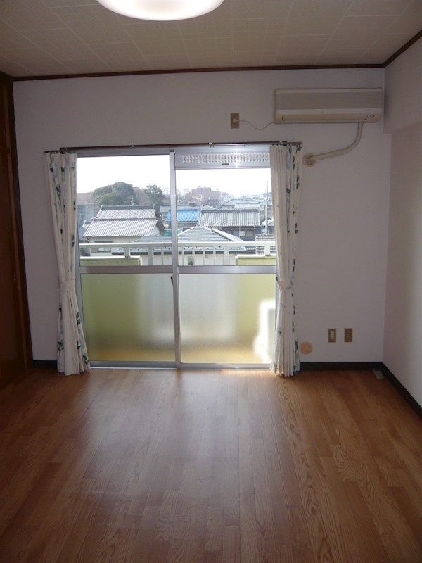 エステイト多賀 居室