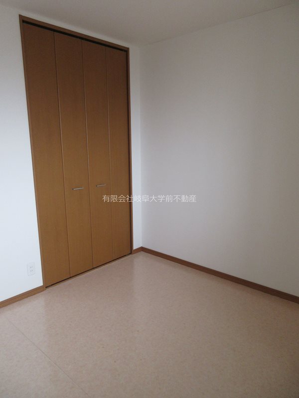 パスカル 窓側からみた洋室※写真は203