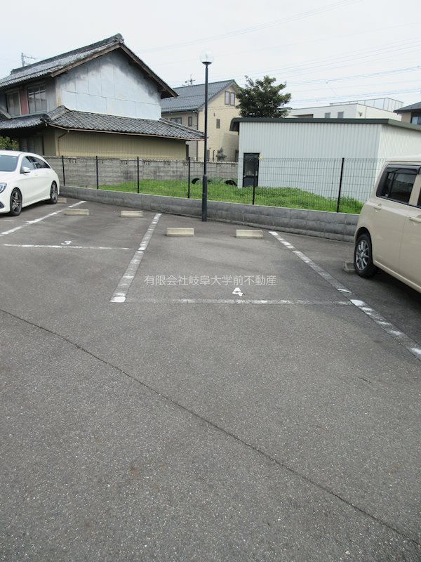 パスカル 駐車場