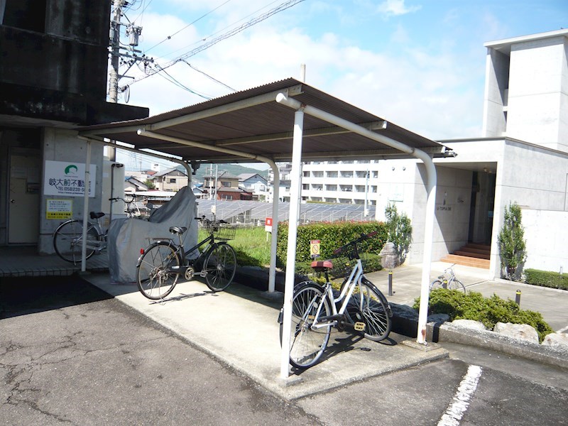 リバーサイド 駐輪場