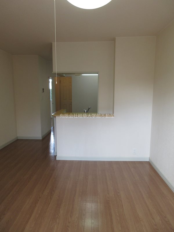 ヴァンベール暁 窓側から見た居室※写真は102