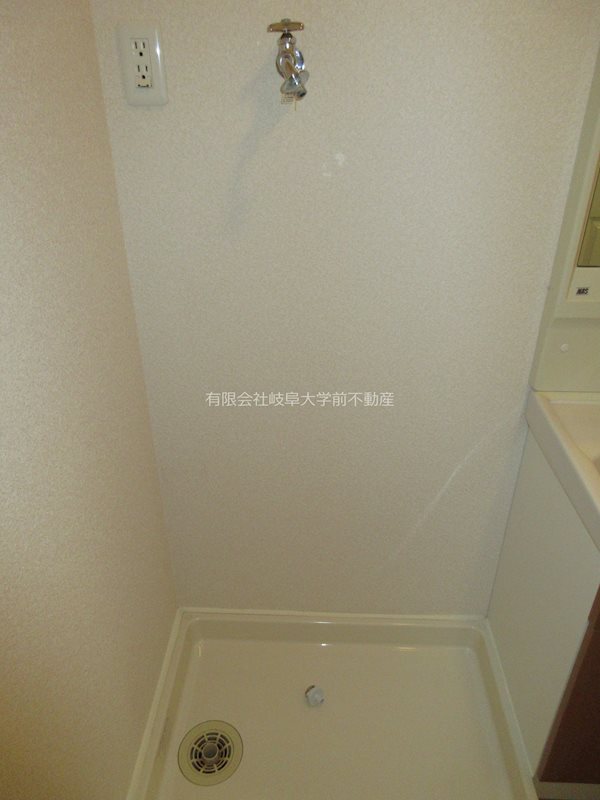 ヴァンベール暁 洗濯機置場※写真は102