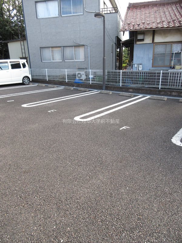 ヴァンベール暁 駐車場
