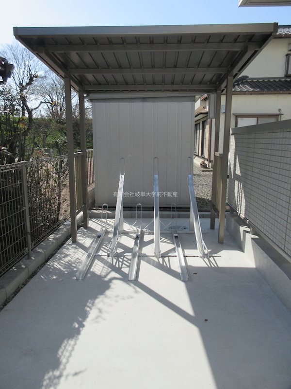 Polaris 自転車置き場