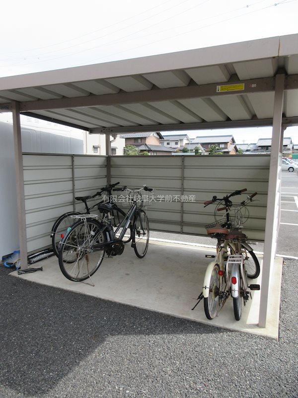 プレシャスモール 駐輪場
