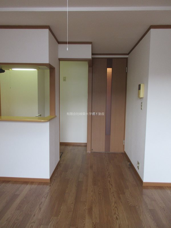 サンリバー正木 窓側から見たLDK※写真は101