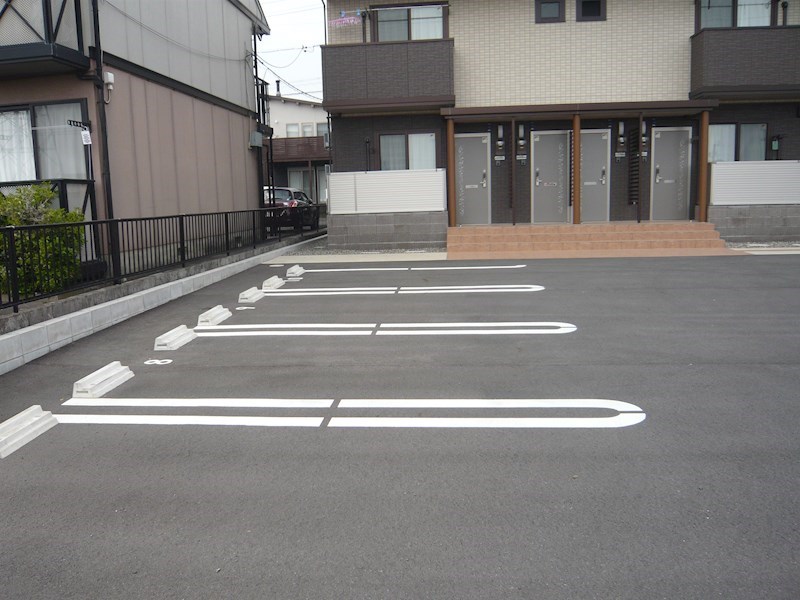 ワイズコート 駐車場
