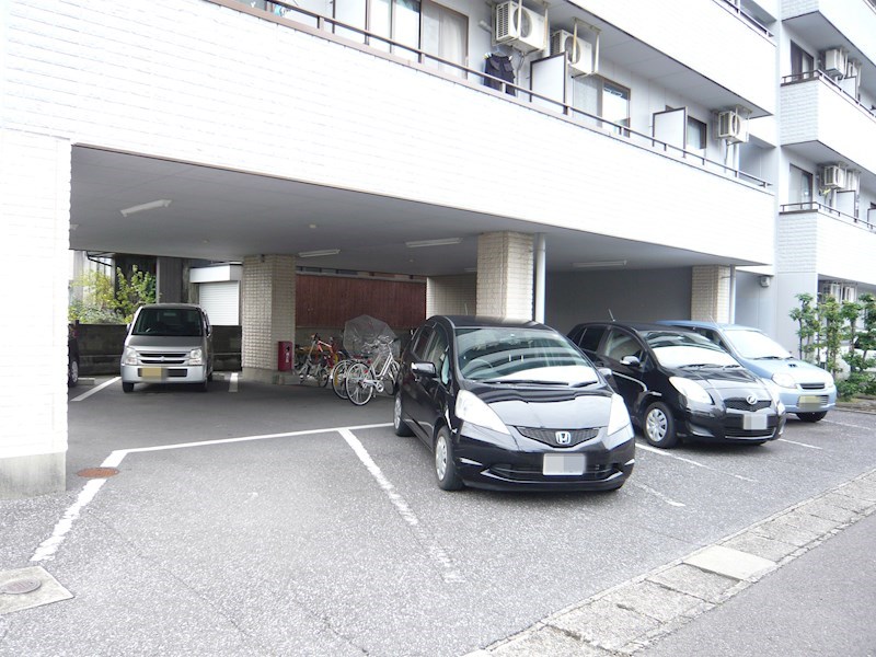 プラザハイツ久世 駐車場