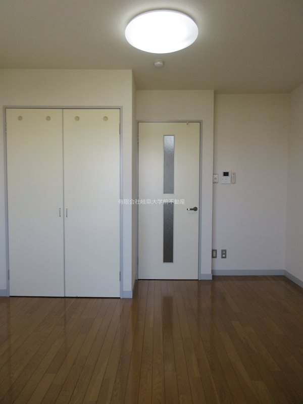陽光学舎 窓側から見た居室※写真は505