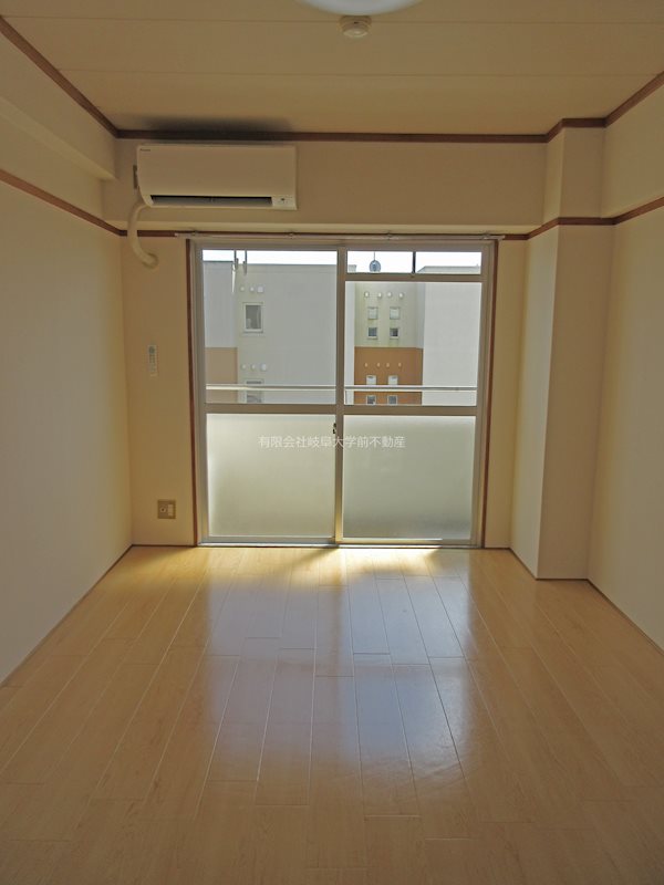 安田学研会館　乾棟 リビング