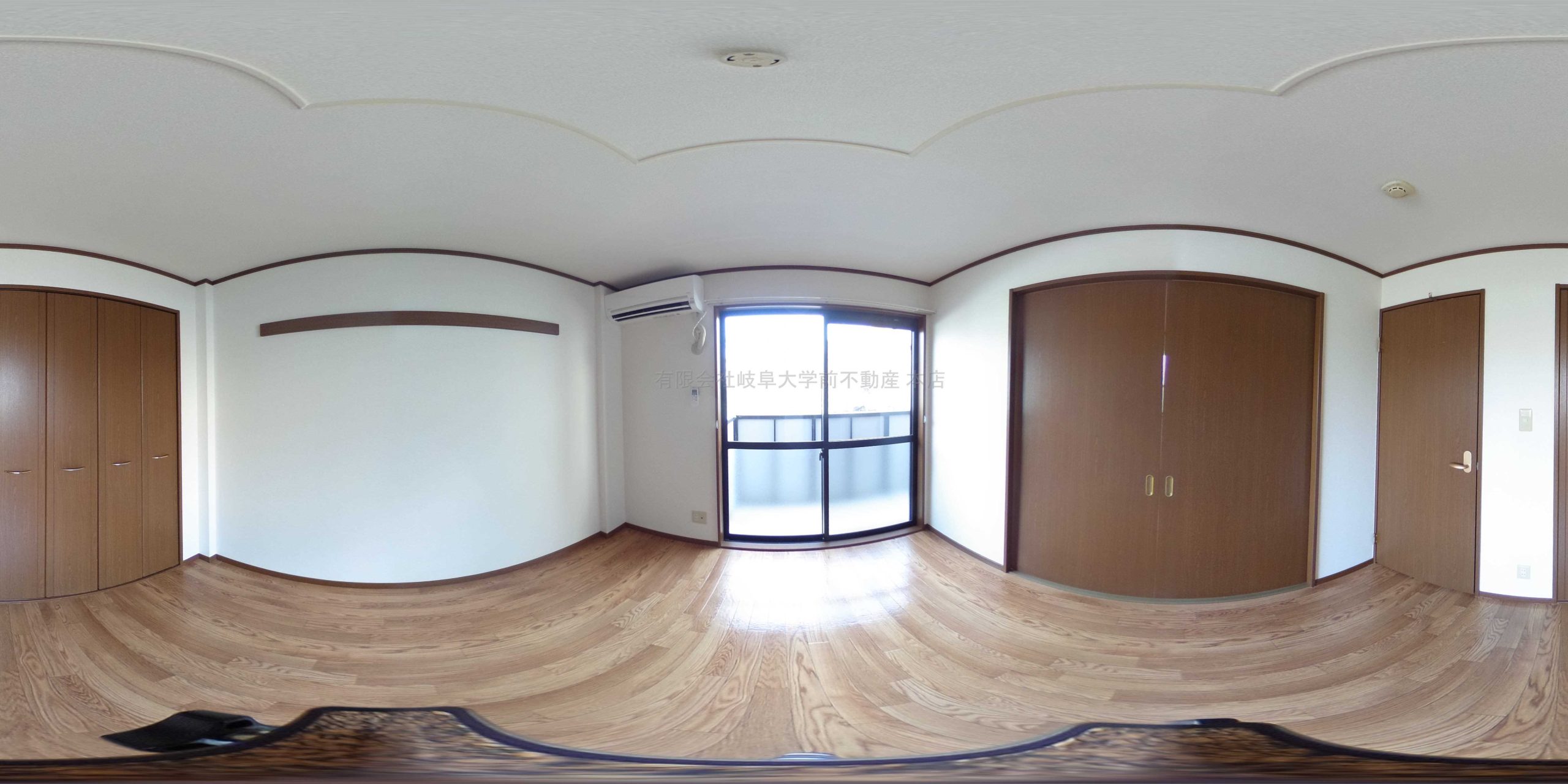 北東側洋室※写真は102