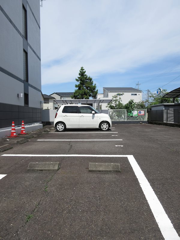 メゾンＭＡＳＡＫＩ 駐車場