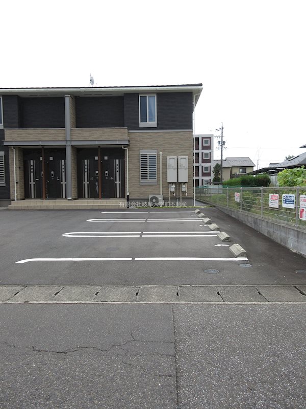 パークハイムノリタケ 駐車場