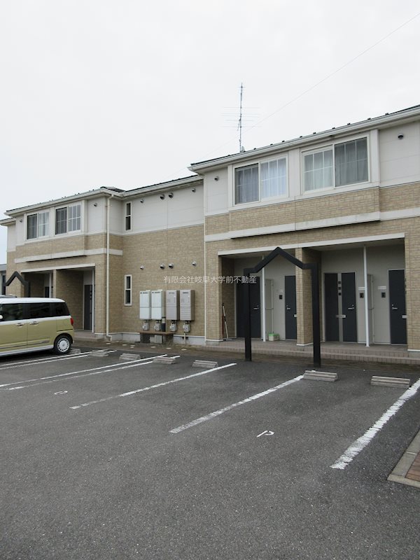 アジュール 駐車場