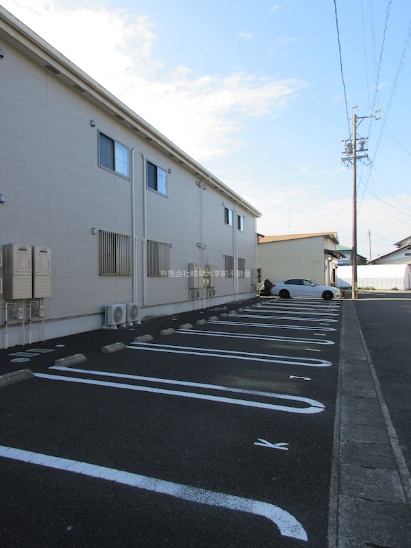 カスターニャ 駐車場