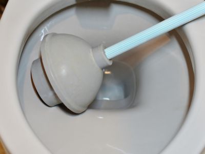 トイレが詰まった