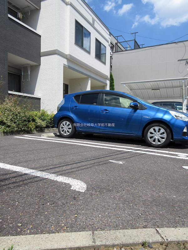 WITH 駐車場
