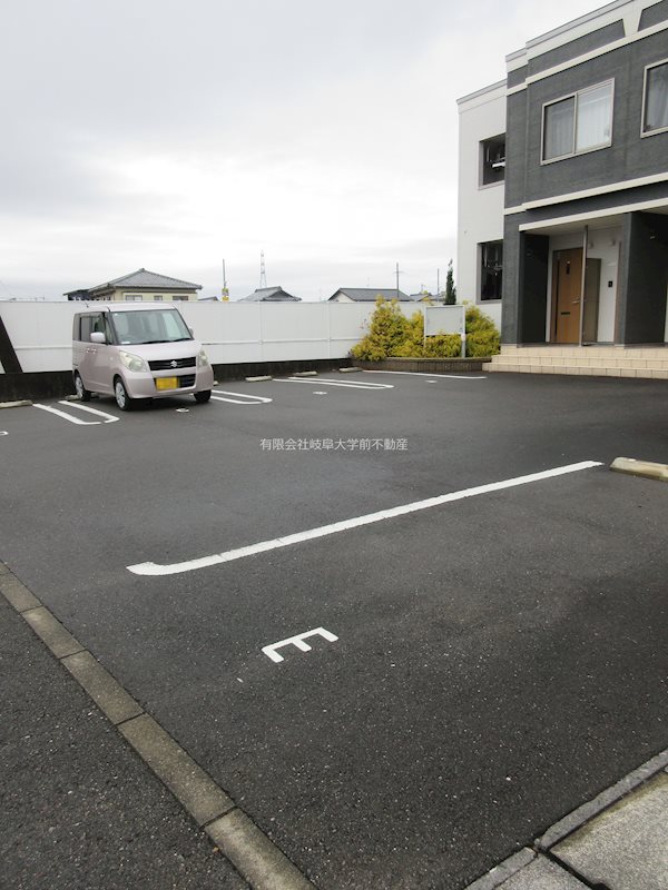 しゅらハウス 駐車場