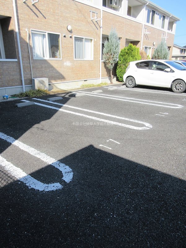 シャルフⅠ 駐車場
